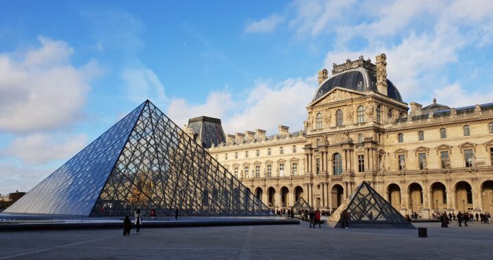 Louvre Museum in Paris - So Magazine